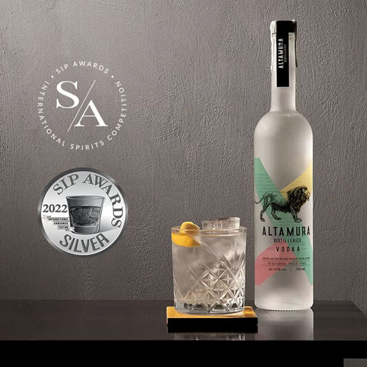 La vodka italiana di Altamura Distilleries premiata con medaglia d'argento da SIP Awards